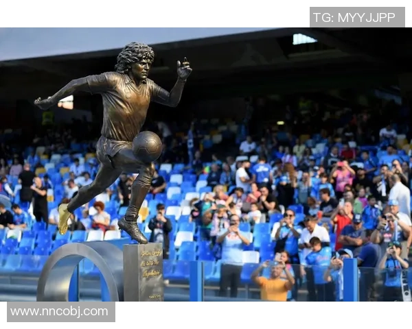 足球传奇雕塑：致敬足球巨星的雕刻艺术与运动精神展览