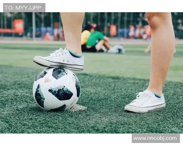 足球明星骑行挑战：速度与激情的完美碰撞，球场之外的精彩冒险