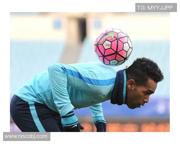 足球比赛场上球星纷飞 每个赛季都有新篇章的传奇演绎