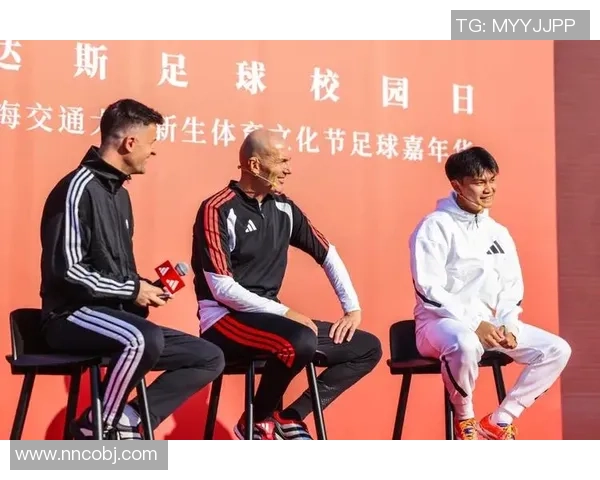 足球球星如何通过场内外表现影响社会文化与公益事业